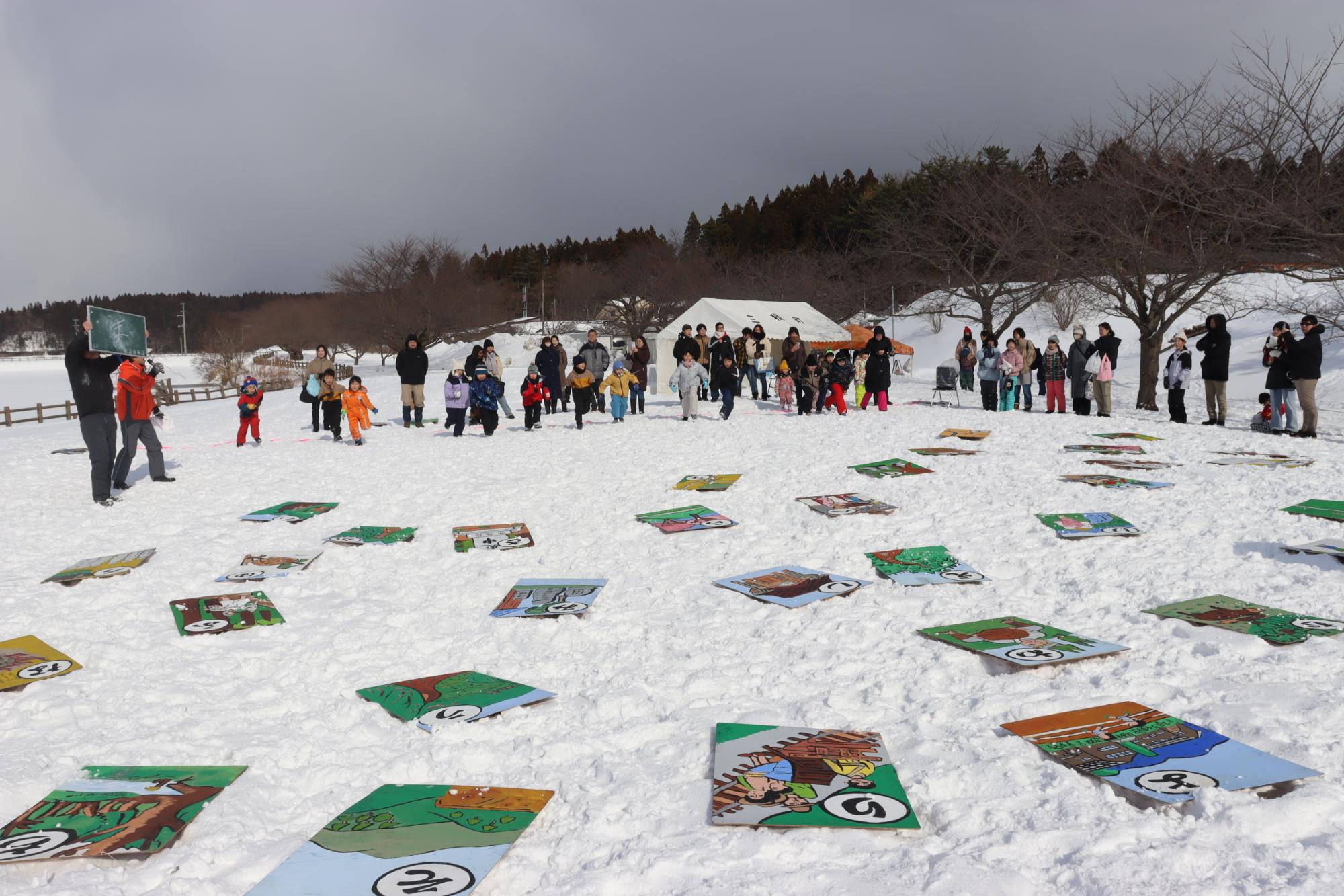 みたね冬まつり2026でのジャンボカルタの様子
